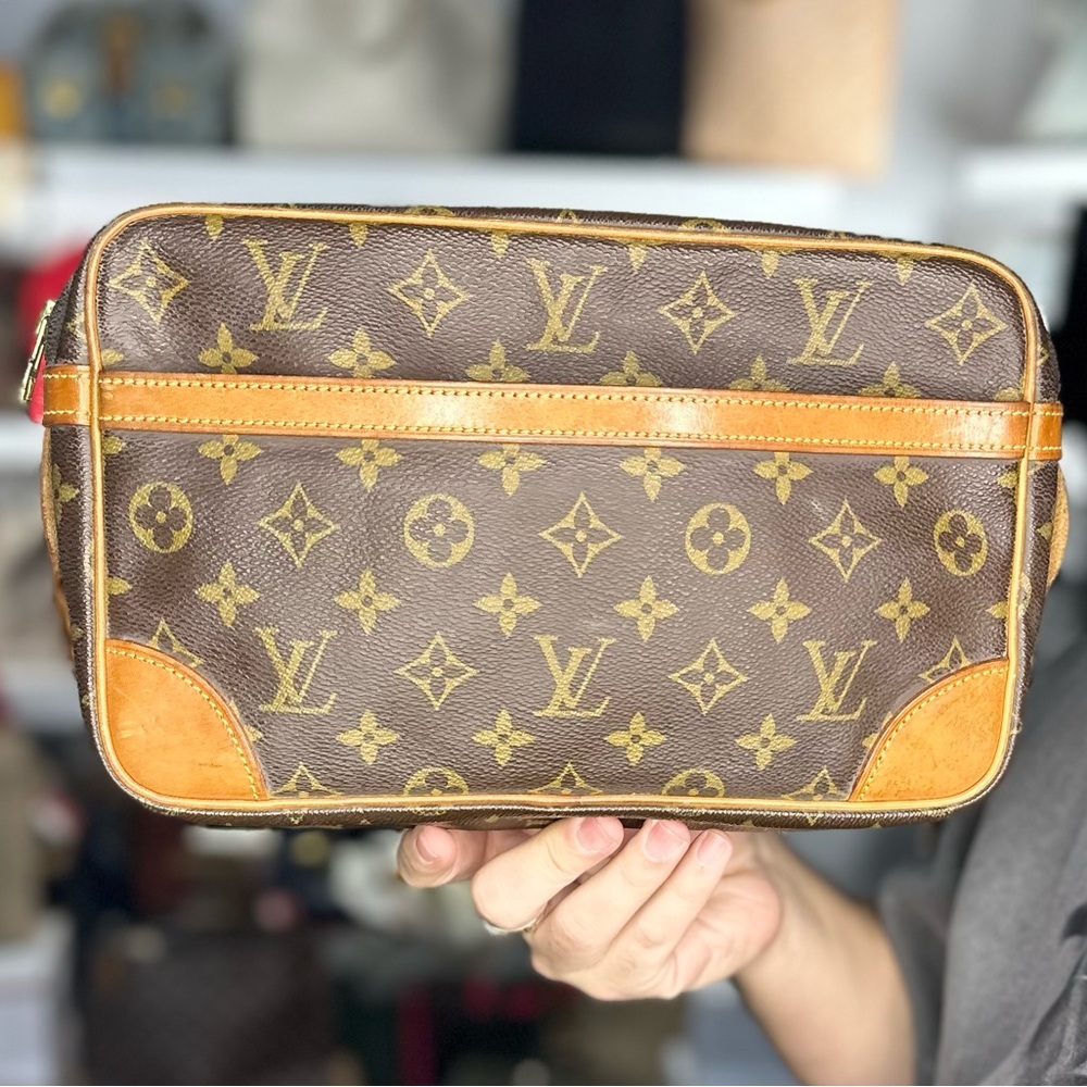 LV MONOGRAM CLUTCH/POUCH